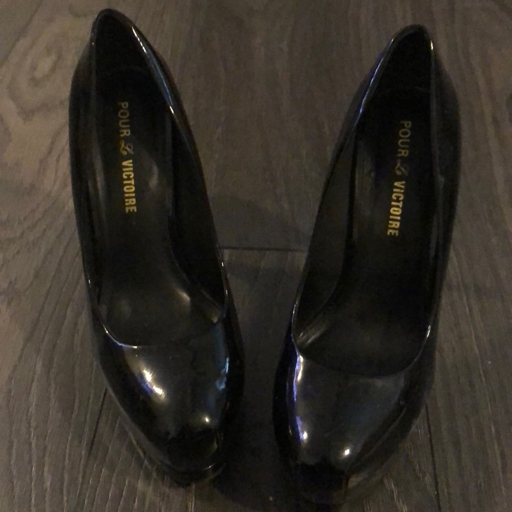 Slightly worn Black Patent Pour La Victoire Heels